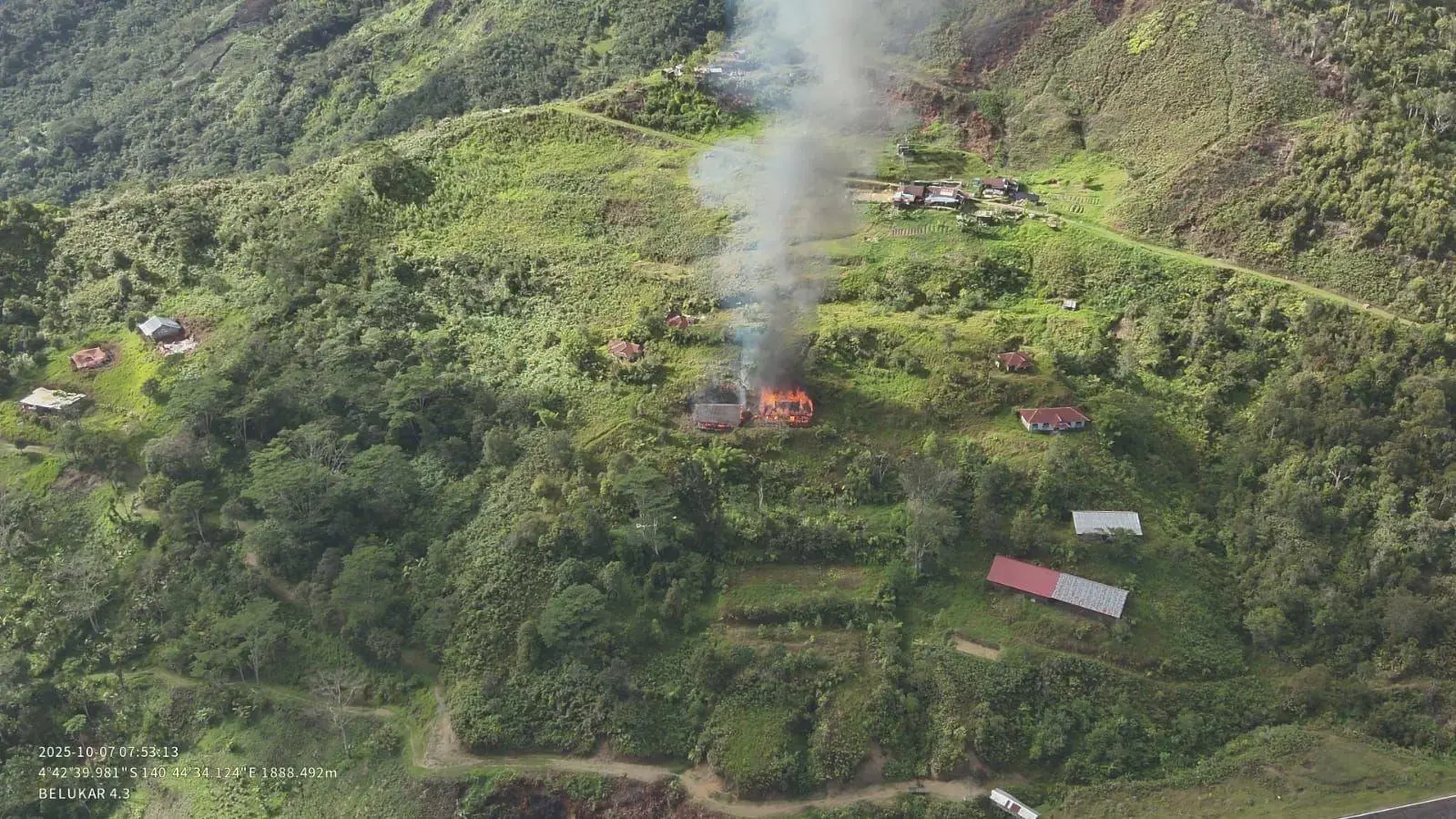 armed-criminal-group-burned-down-a-school-in-kiwirok