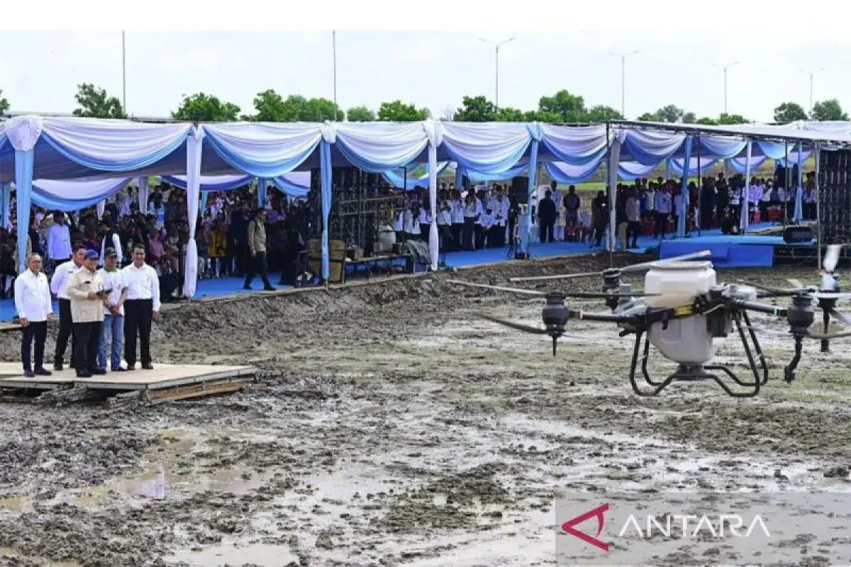 prabowo-trials-drone-sowing-of-rice-seeds-in-ogan-hilir