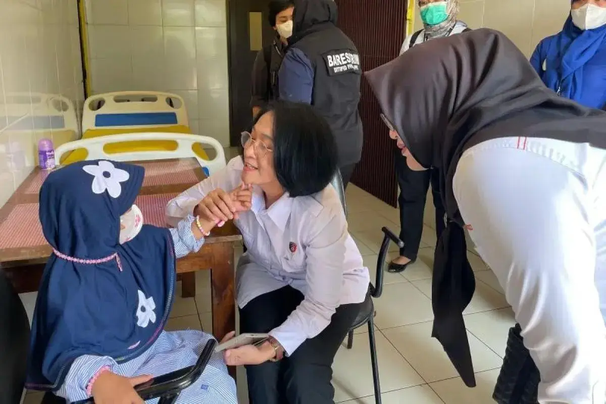 inp-return-child-abuse-victim-to-father