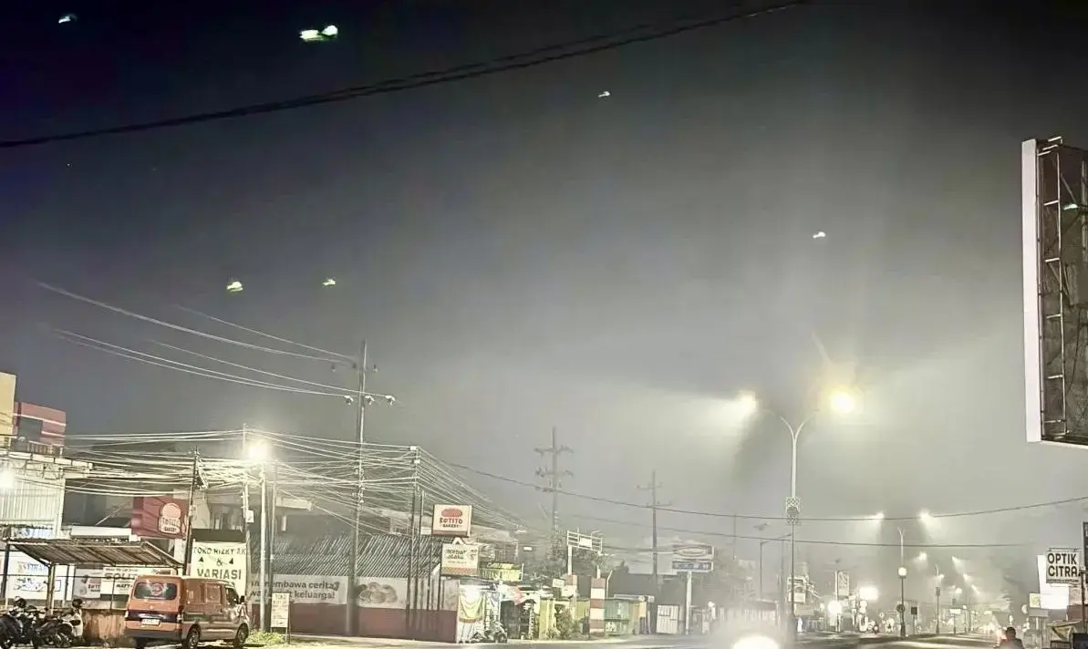 haze-from-forest-fires-blankets-landasan-ulin-south-kalimantan