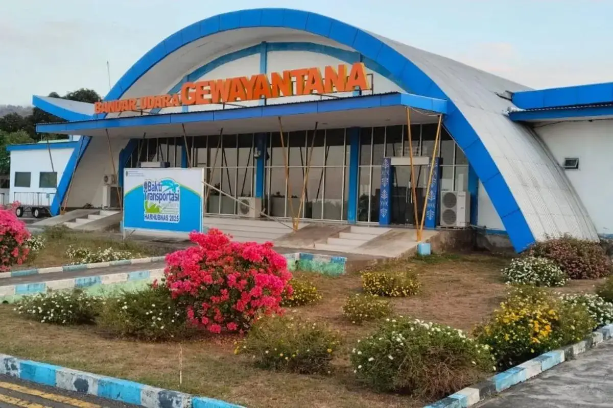 flights-halted-larantuka-airport-closed-over-lewotolok-volcano-ash