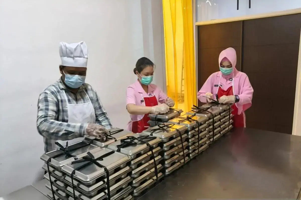 surabaya-sub-regional-police-sppg-able-to-serve-3119-mbg-food-to-students