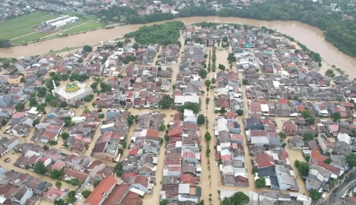 severe-flooding-in-bekasi-water-levels-reach-three-meters-bnpb