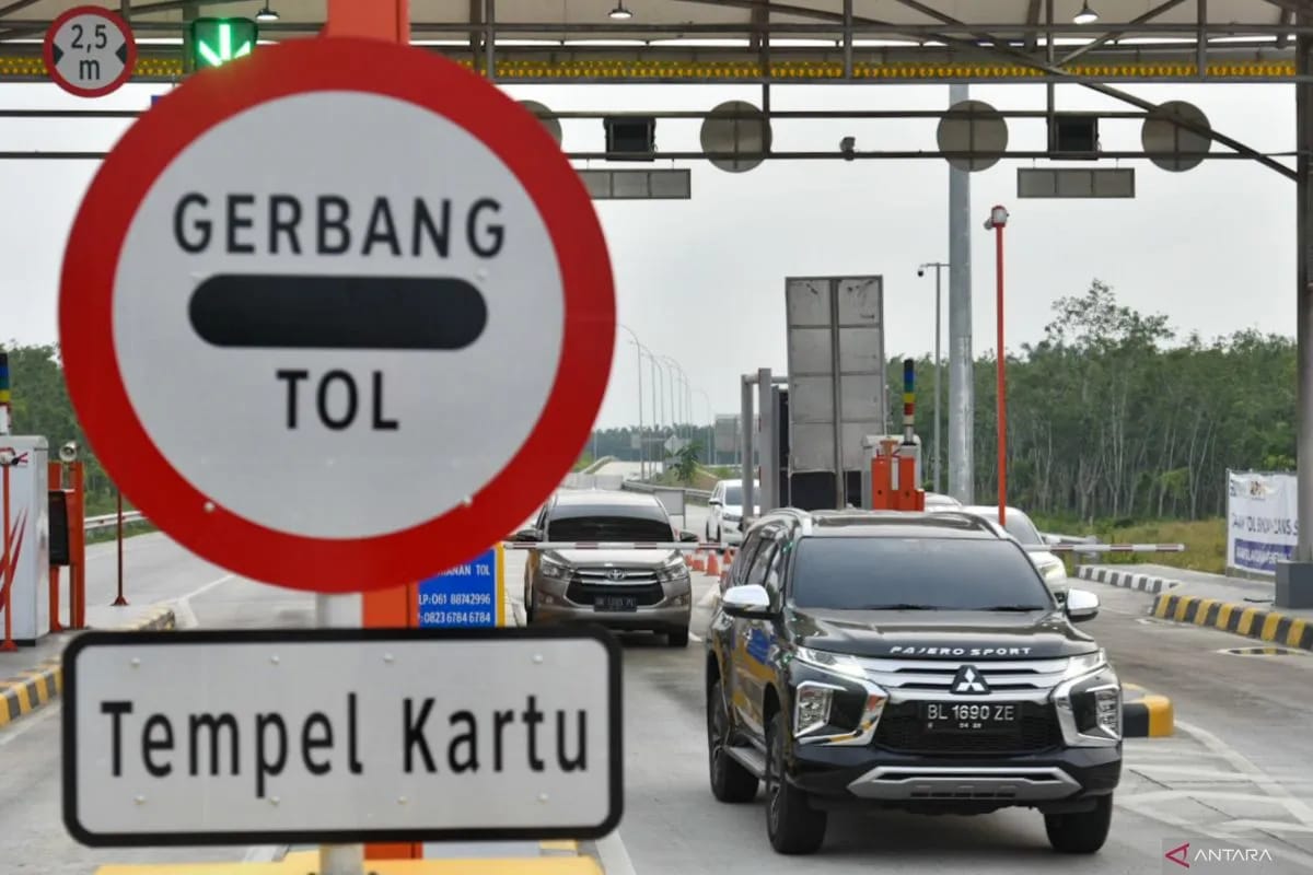 jokowi-inaugurates-trans-sumatra-toll-road-sections-in-north-sumatra