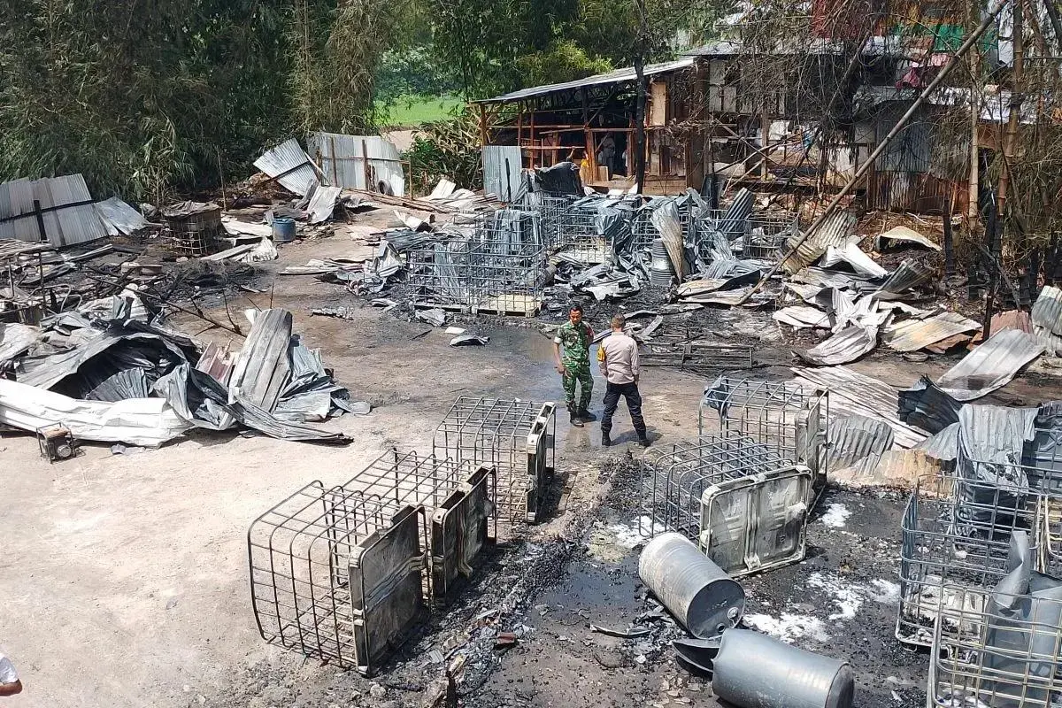 fuel-hoarding-warehouse-catches-fire-in-bukittinggi