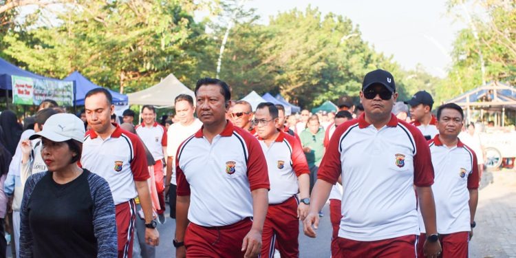 police-provides-various-services-in-kupang-city-during-car-free-day