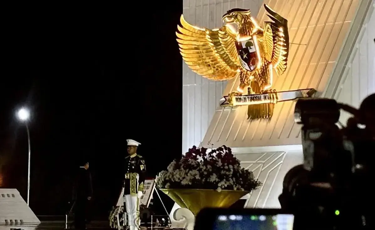 president-prabowo-leads-heroes-day-vigil-at-kalibata-cemetery