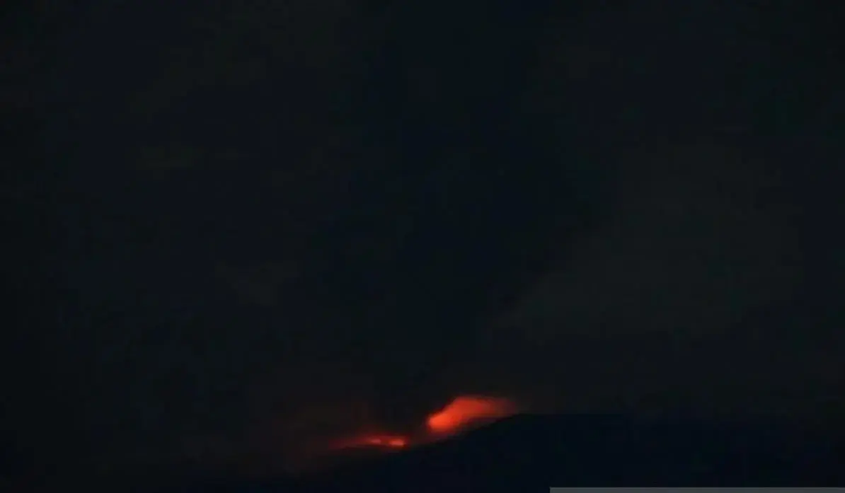 mount-ibu-erupts-in-west-halmahera-launches-lava-and-ash-plumes