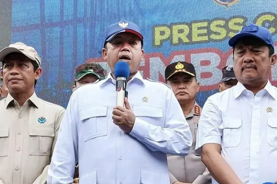 agrarian-minister-revokes-rights-to-build-certificates-for-sea-fences-in-tangerang