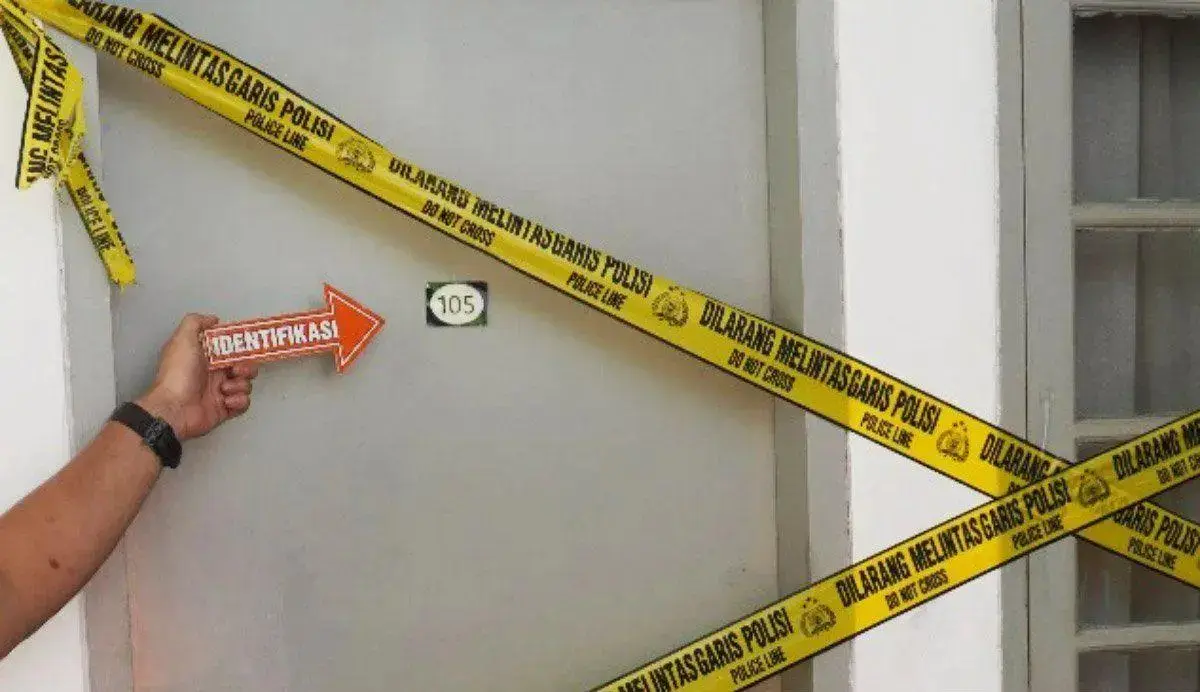 boarding-house-guard-checks-the-victim-room-prior-his-death-police-says