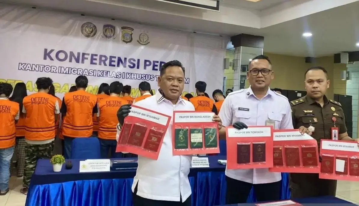 batam-immigration-detains-23-foreigners-or-immigration-violations