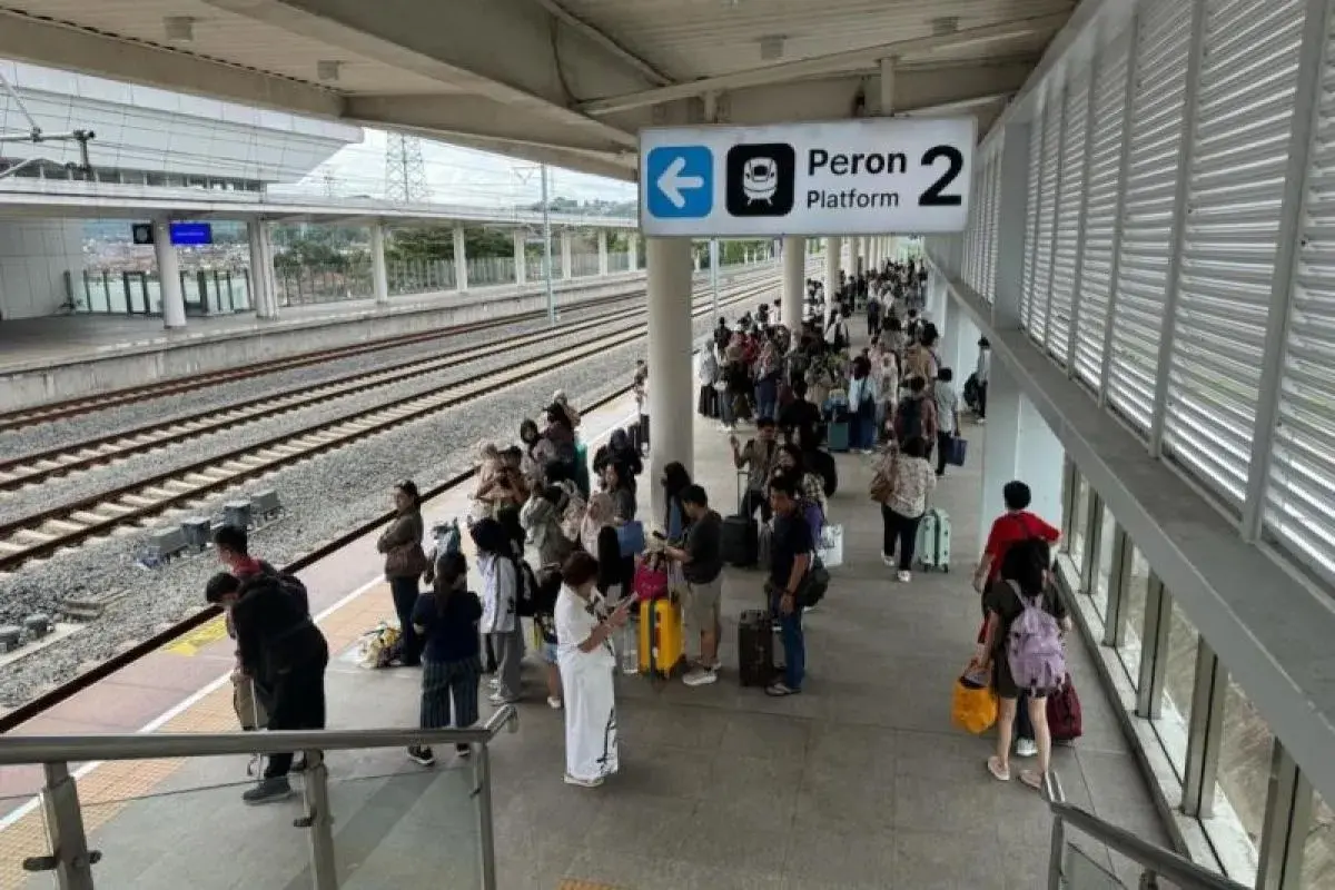 thousands-of-malaysian-tourists-use-whoosh-bullet-train-during-year-end-holiday