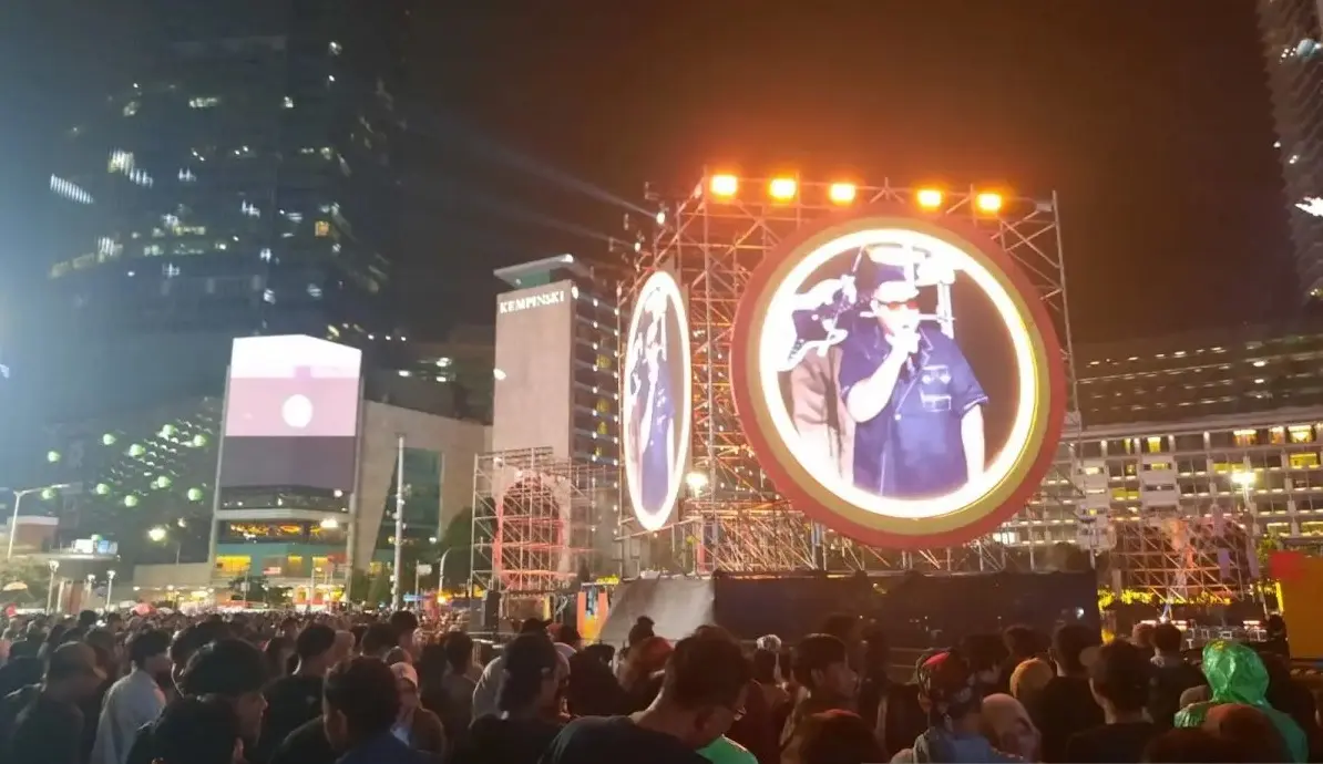 from-jakarta-with-love-hi-roundabout-becomes-center-of-new-year-2026-celebration