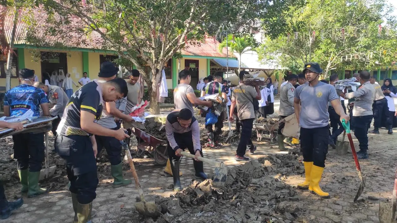 Police Present in Relieving Community from Post-disaster Period in Biruen