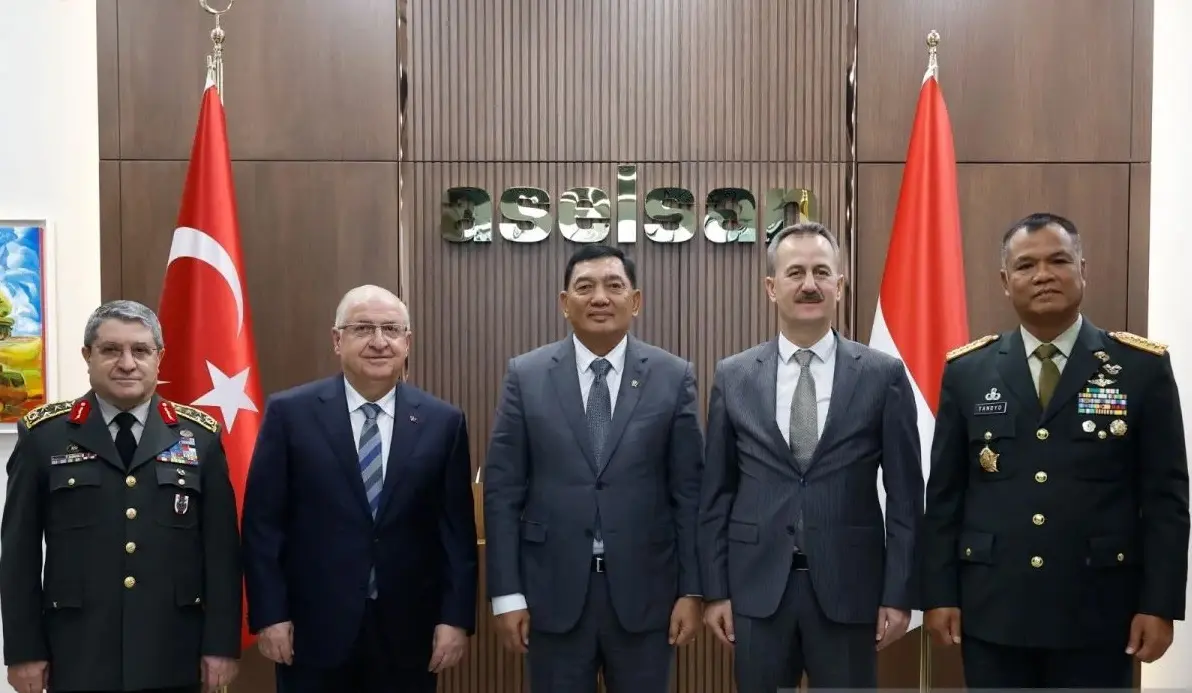 Defense Minister Meets Turkish Military Leaders to Discuss Defense Cooperation