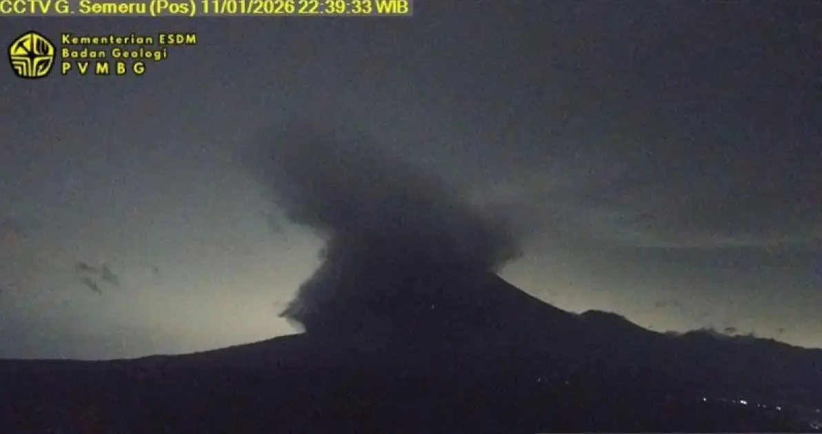 mount-semeru-erupts-pyroclastic-flow-travels-5-kilometers