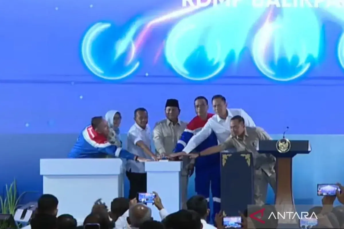 prabowo-inaugurates-the-refineries-unit-in-balikpapan-for-the-first-time-in-32-years