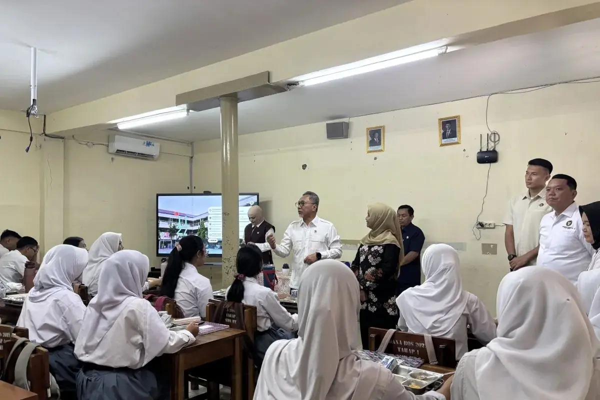 zulhas-inspects-sppg-unit-in-north-jakarta-in-ensuring-the-smooth-program-of-mbg