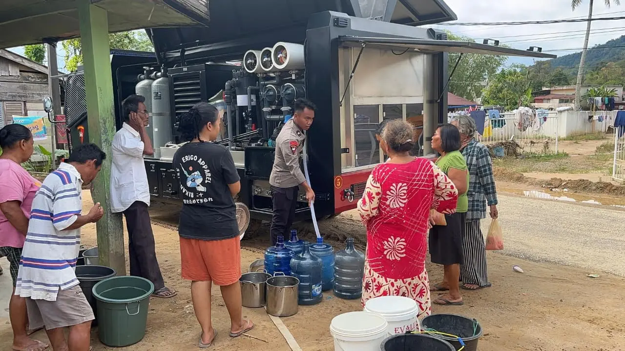 police-provides-clean-water-for-the-people-of-sibuluan-nauli-village-north-sumatra