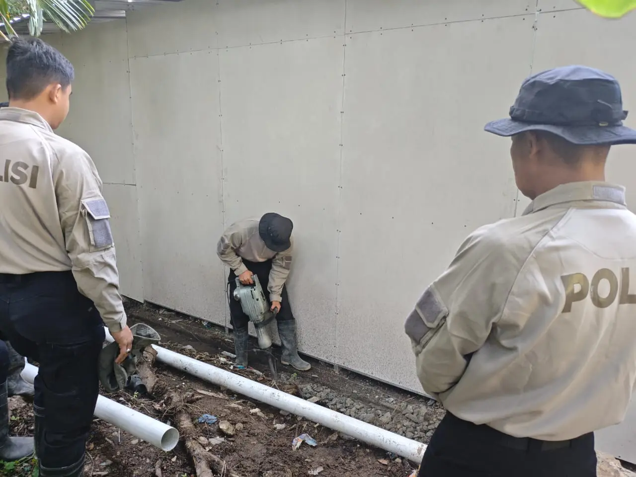 police-constructed-22-temporary-houses-in-puluik-puluik-west-sumatra
