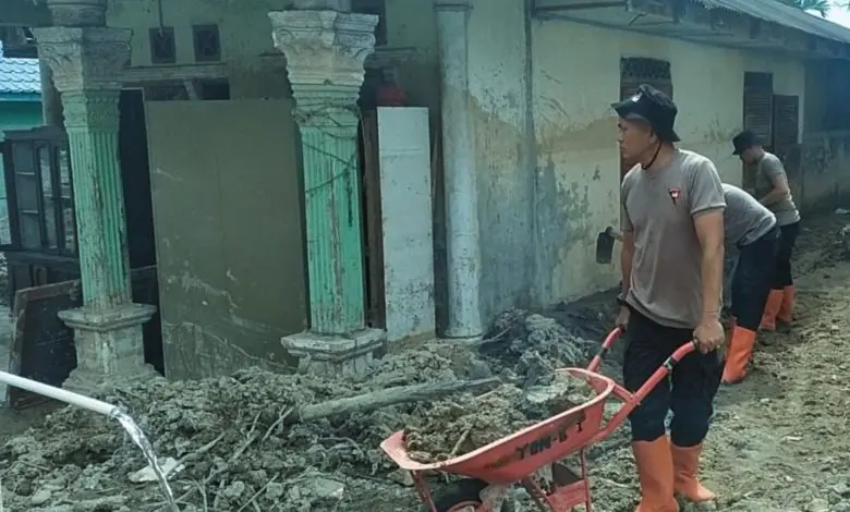 Police and Military Oversees the Disaster Recovery Effort in Batang Toru