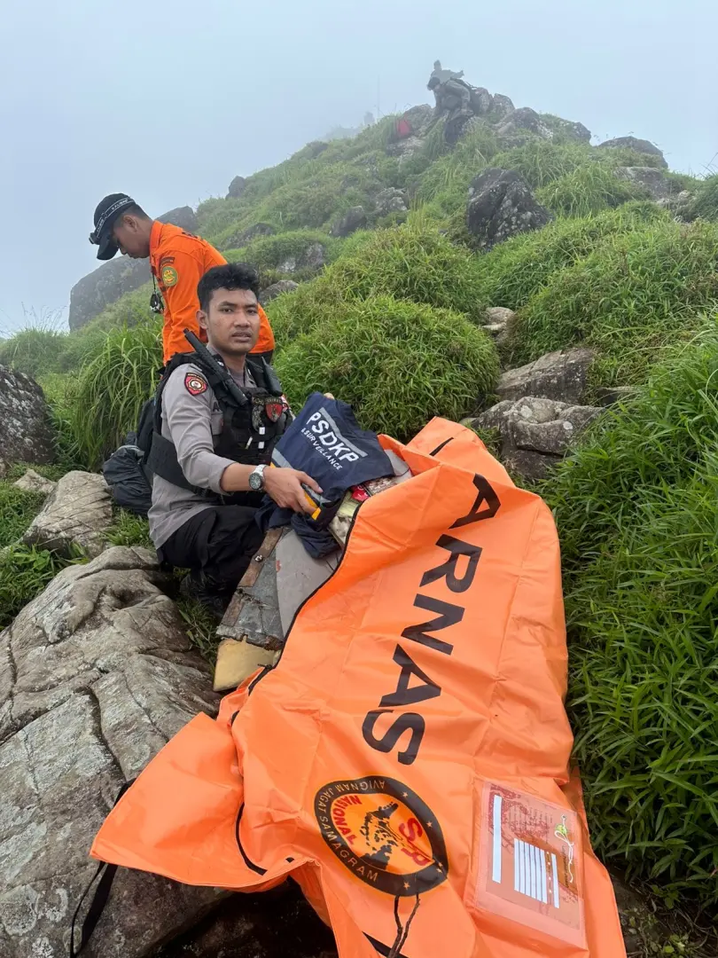 police-optimized-the-search-on-missing-atr-400-aircraft-in-maros-pangkep