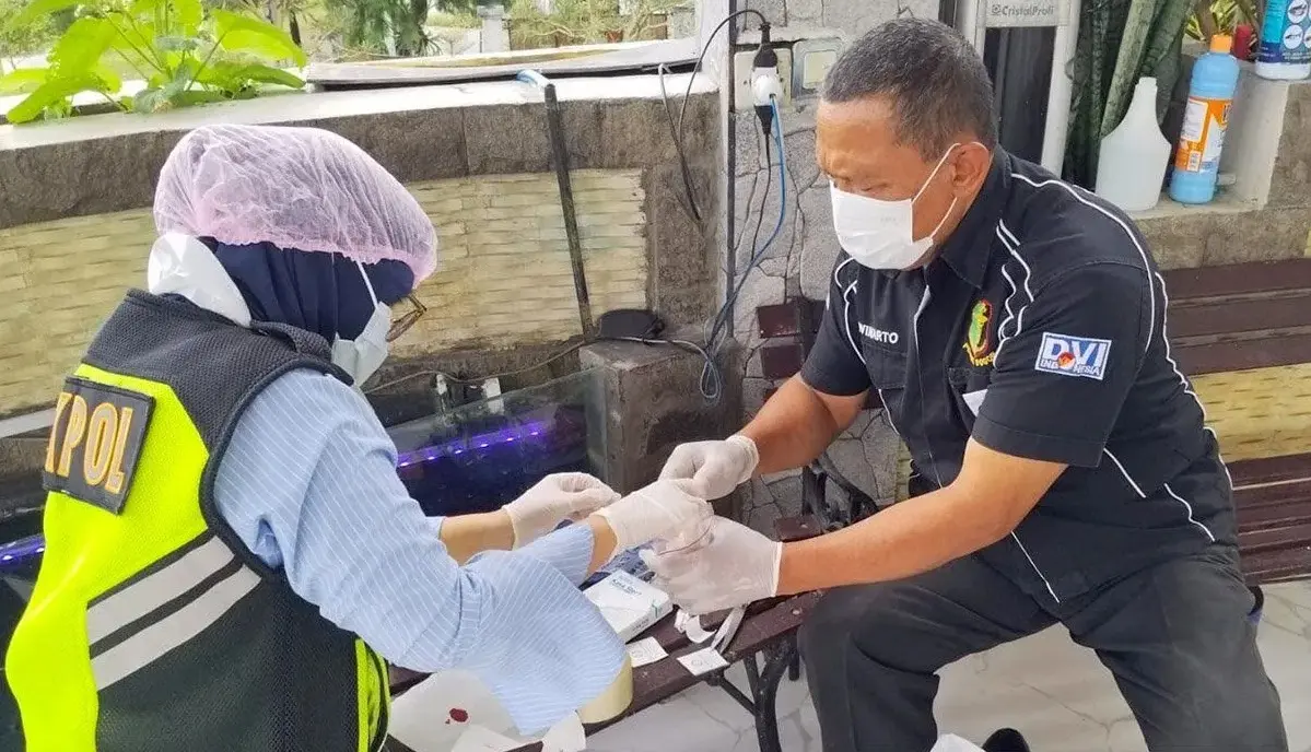 West Java Police DVI Team Collects DNA Samples from Families of ATR Crash Victims