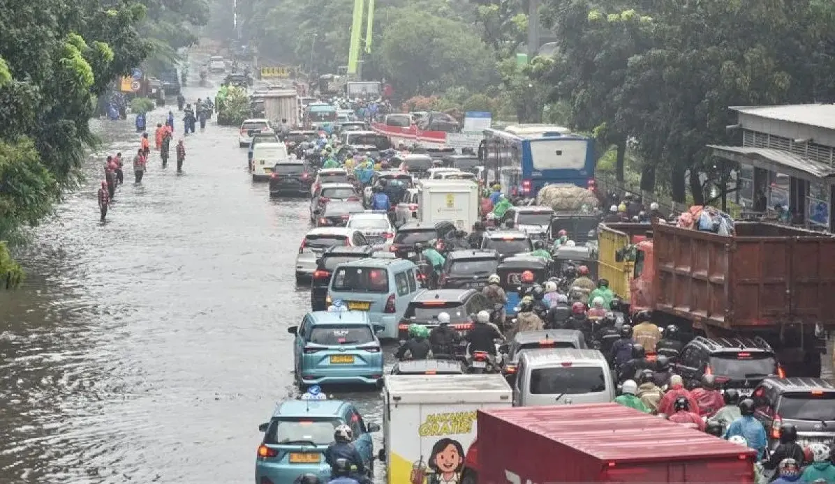 Persistent Rainfall Floods 80 Neighborhood Units and 23 Roads Across Jakarta