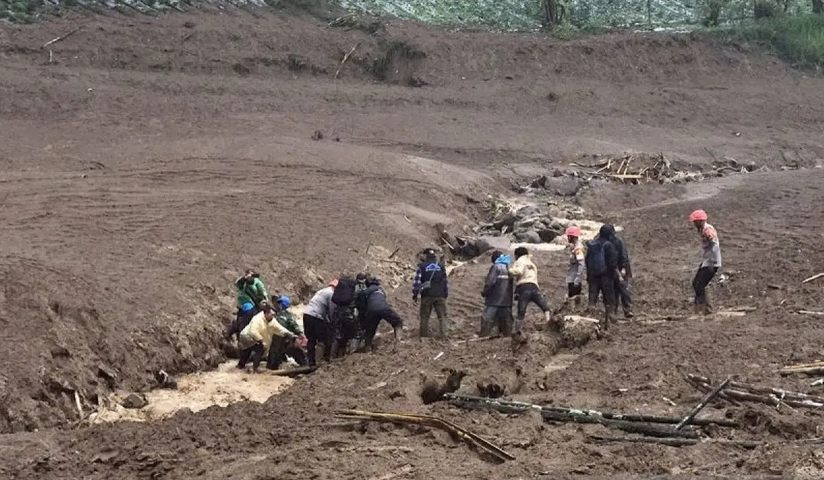 Deadly Landslide and Flash Flood Devastate West Bandung; Seven Dead, Hundreds Missing