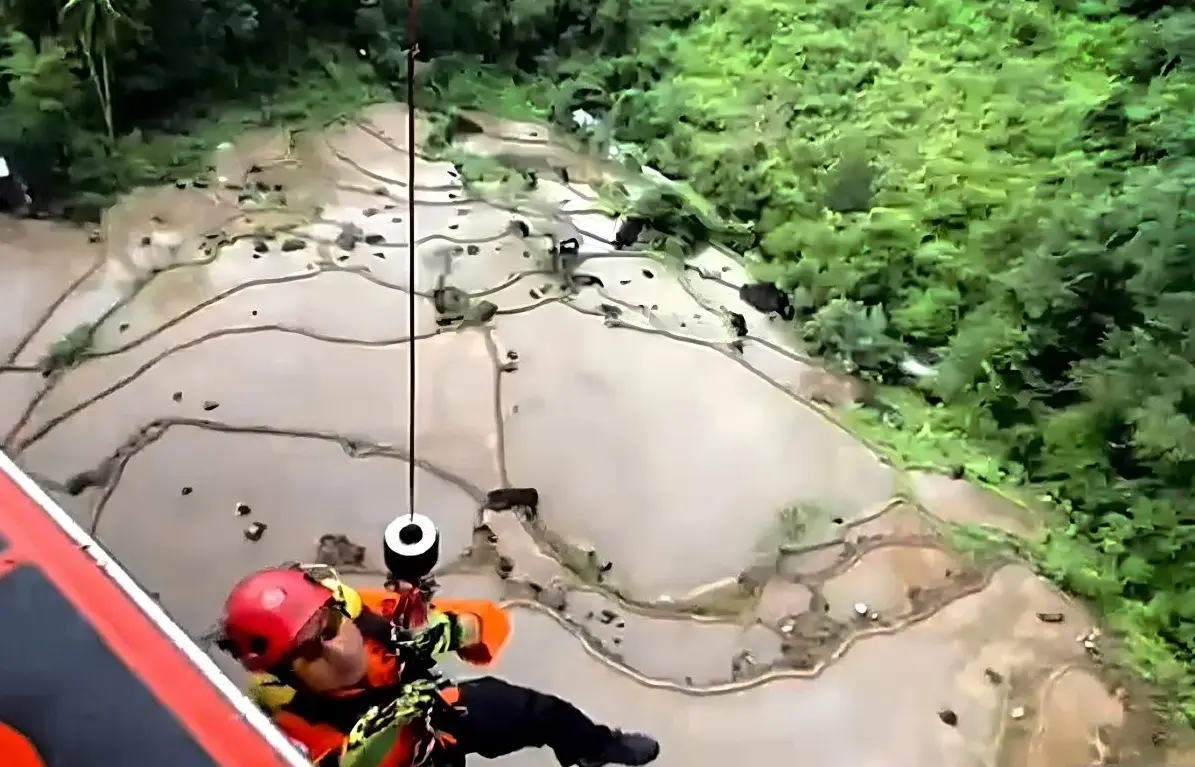 SAR Operation Recovers All Victims of ATR 42-500 Crash in South Sulawesi