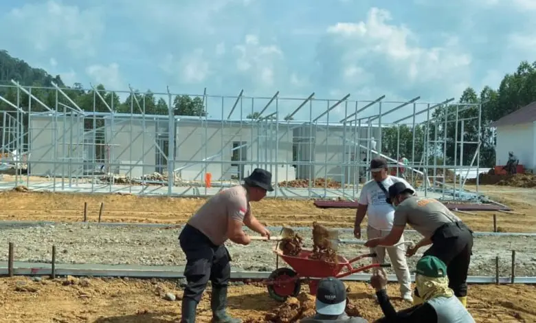 Police Expedite Temporary Shelters for the Disaster Victims in South Tapanuli