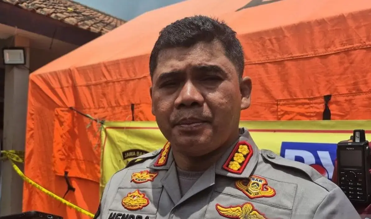 West Java Police Recover 16 Body Bags in Cisarua Landslide Recovery