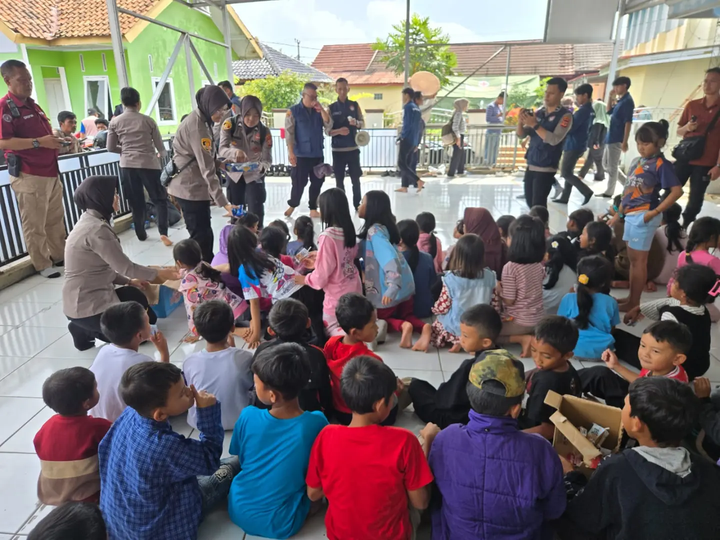 Treating the Trauma of the Children Affected by the Landslide, Police Visits Cimahi