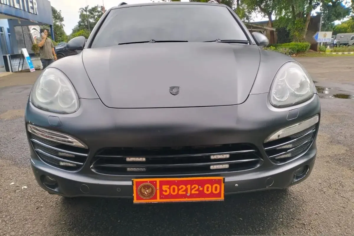 Defense Ministry Seizes Luxury Porsche Using Fraudulent Military Plates