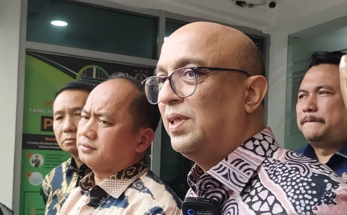 Attorney General’s Office Raids Former Environment Minister’s Residence in Palm Oil Probe