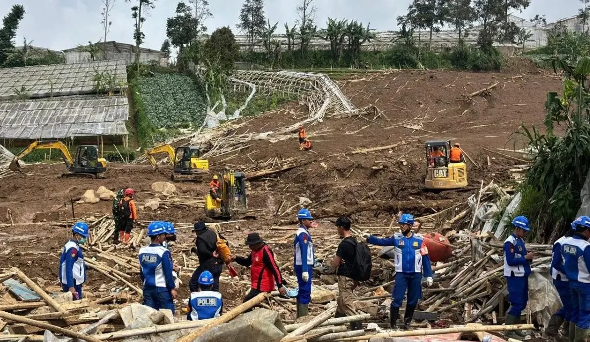 Rescuers Recover 80 Bodies Following Massive Cisarua Landslide