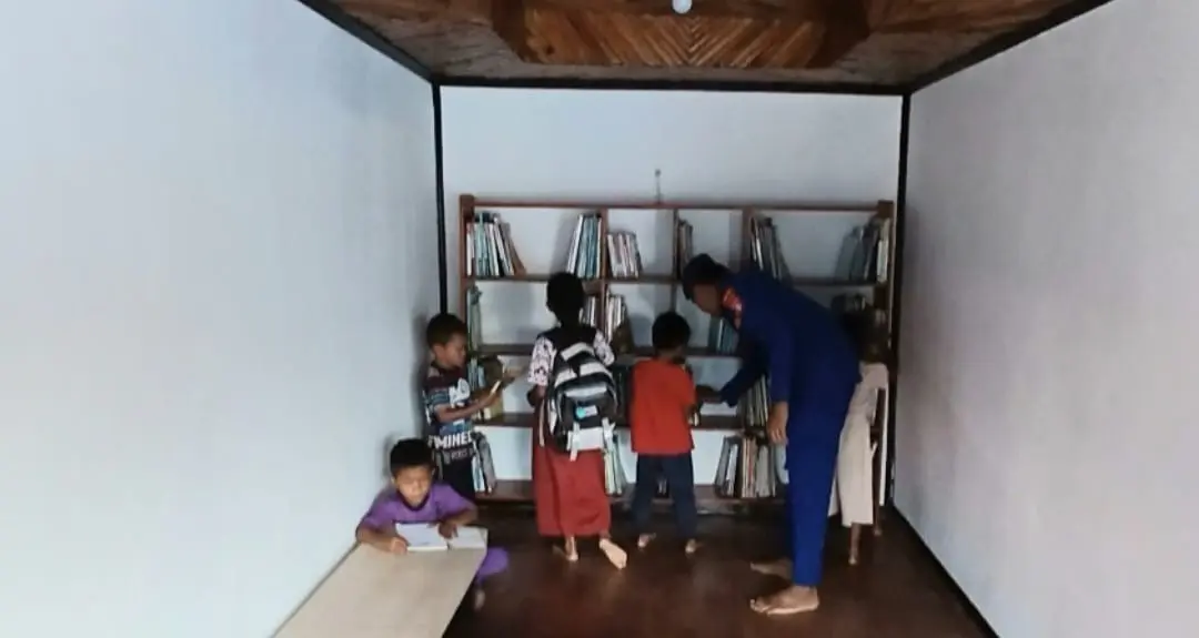 realizing-a-better-future-for-the-next-generations-police-provides-reading-hut