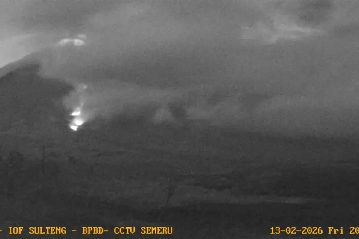 Mount Semeru Eruptions Intensify: Exclusion Zones Enforced as Ash Clouds Reach 6 km