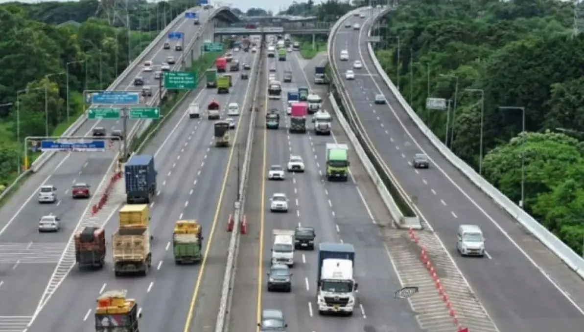 jakarta-cikampek-toll-traffic-surges-during-lunar-new-year-holiday