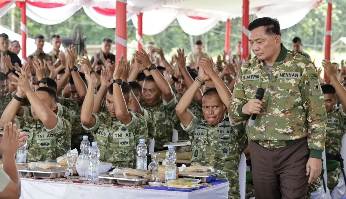 defense-minister-inspects-strategic-infantry-battalion