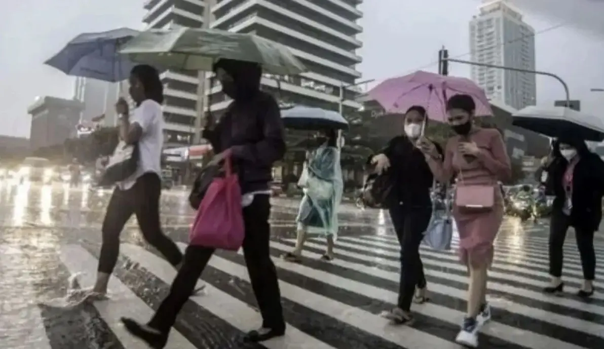 bmkg-forecasts-thunderstorms-and-light-rain-across-indonesia-this-monday