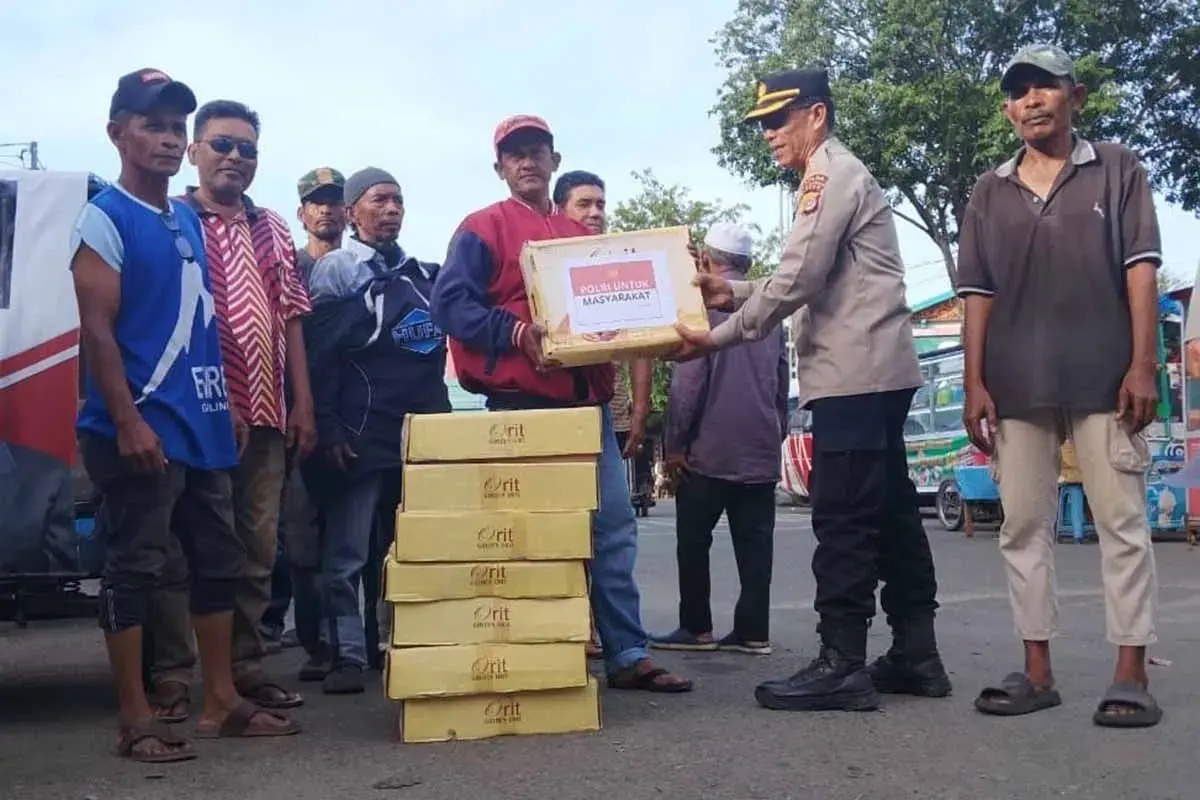 police-shared-a-total-2700-kg-dates-to-communities-in-aceh