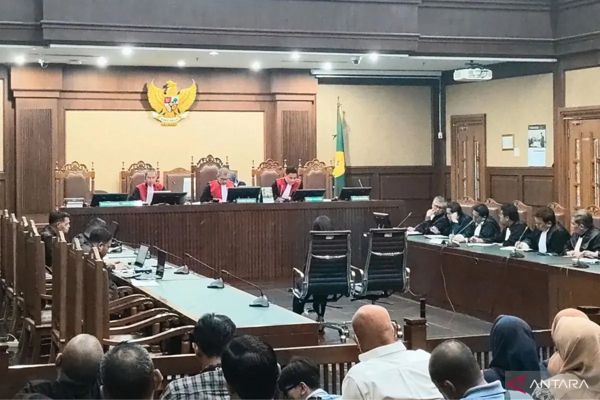 lawyer-ariyanto-bakrie-marcella-santoso-sentenced-to-16-and-14-years-for-bribery-and-money-laundering