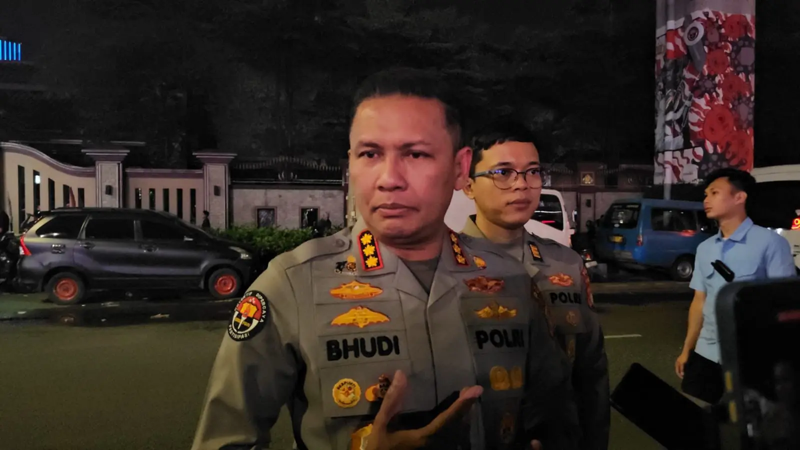 jakarta-regional-metropolitan-police-helps-the-investigation-on-the-husband-and-wife-assault-in-bekasi