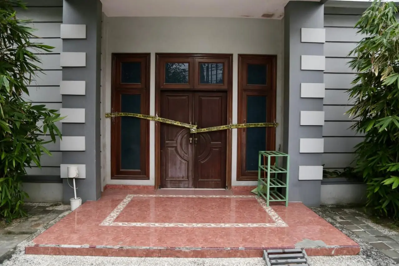 illegal-cosmetic-manufacture-busted-by-authority-in-west-java