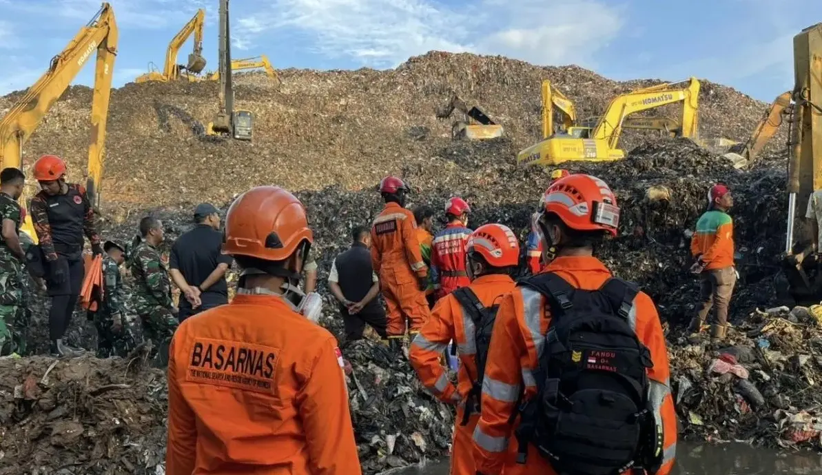 Four Killed in Massive Trash Avalanche at Bantargebang Landfill