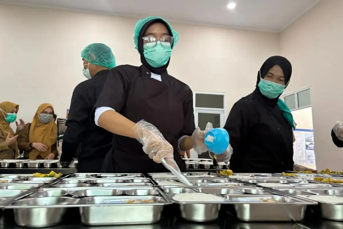 mbg-program-continues-despite-the-eid-holiday-season