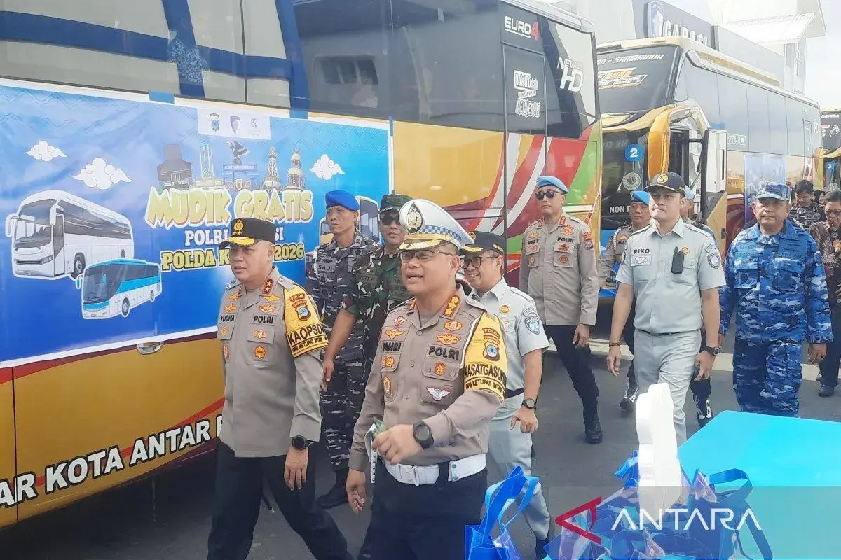 police-sent-out-617-people-for-free-homecoming-in-south-kalimantan