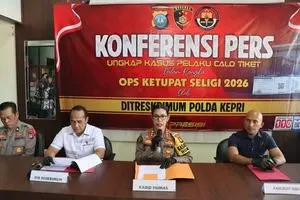 Ferry Ship Ticket Scalpers Arrested by Police in Riau Islands