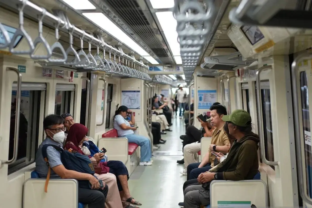 pt-kai-announces-rp-1-flat-fare-for-lrt-during-eid-2026